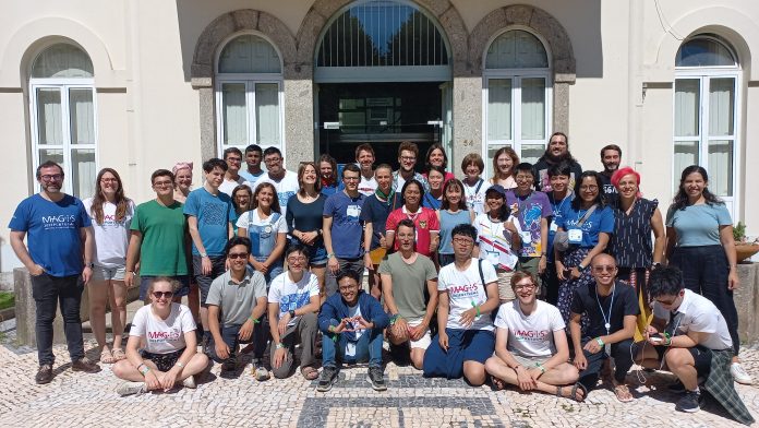 Bahagianya bisa mengikuti forum Magis Gathering 2023 di Lisabon, Portugal, merasa dipersatukan oleh Ignatius Loyola dan Gereja Katolik yang universal. (Dok. Kiki Fajarwati)
