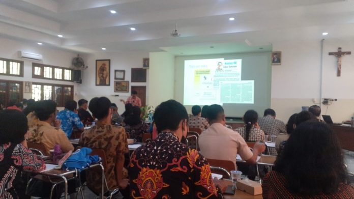 Lokakarya bertema Paradigma Pedagogi Reflektif (PRR) bagi segenap guru di lingkungan Yayasan Kanisius Surakarta. (FX Juli Pramana)