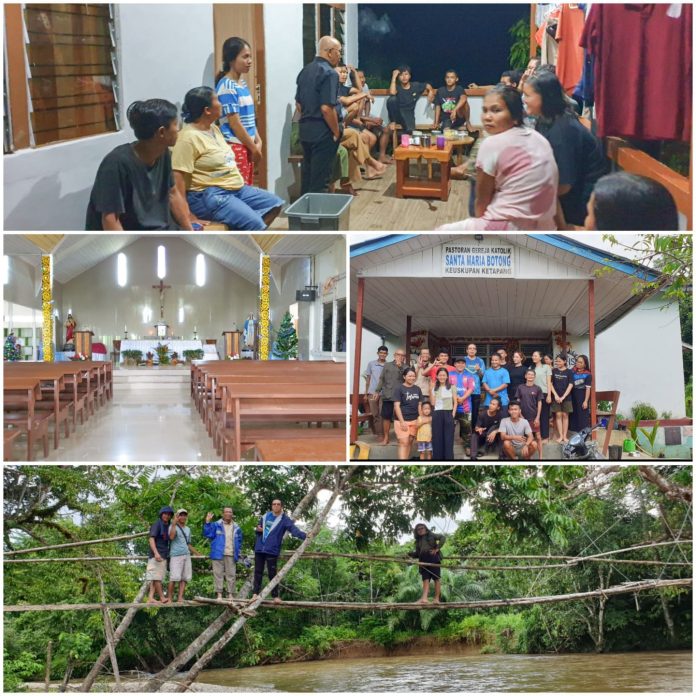 Tiga pastor Jesuit bersama umat Katolik di wilayah pedalaman Keuskupan Ketapang, Kalbar. Tepatnya di Paroki Botong yang diampu oleh dua imam Jesuit. (Romo Baskara T. Wardaya SJ)