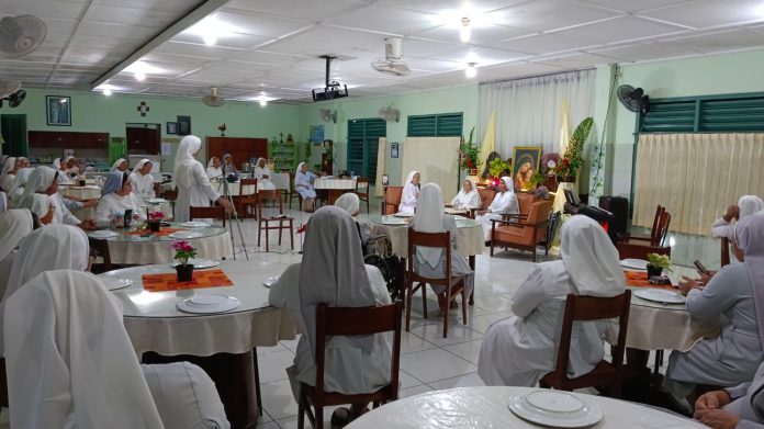 Syering sejarah hidup panggilan dari Soeurs de Notre Dame senior kepada para koleganya yang lebih muda c