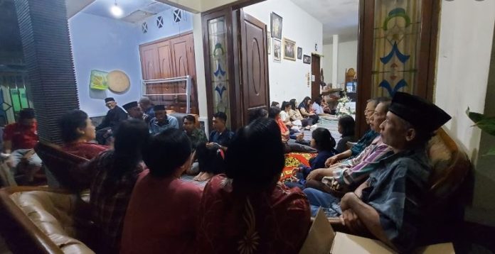 Dalam rangka menyambut 90 tahun Paroki Santa Perawan Maria dari Gunung Karmel (SPMGK) Katedral Malang, diadakan acara prosesi safari patung SPMGK dari lingkungan ke lingkungan. (Laurensius Suryono)