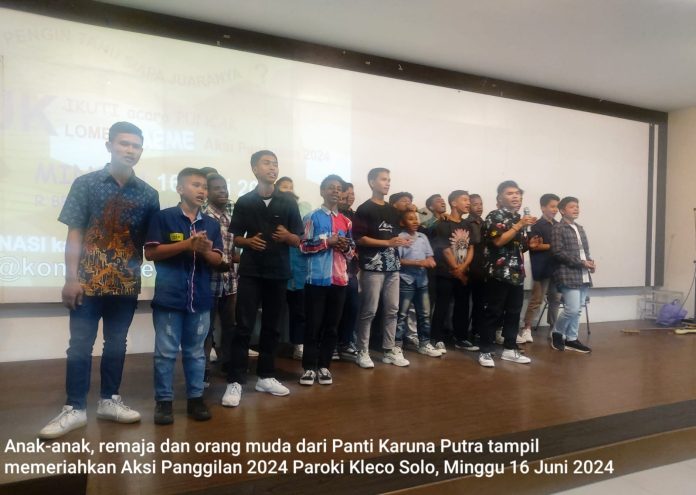 Paroki Kleco: Aksi promosi panggilan yang melibatkan para religius suster, bruder, dan imam. (FX Juli Pramana)