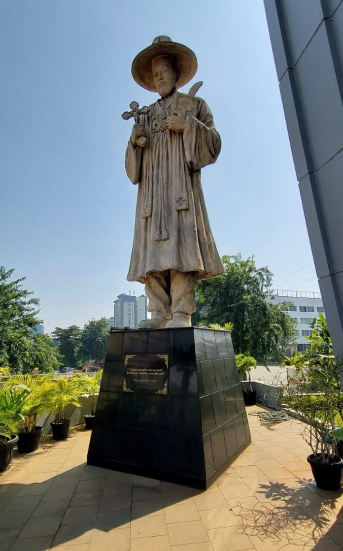 Patung Santo Kim Tae Gon, martir dari Korea yang ada di Gereja St. Kim Tae Gon Paroki Kelapa Gading, Jakarta Utara. (Mathias Hariyadi)