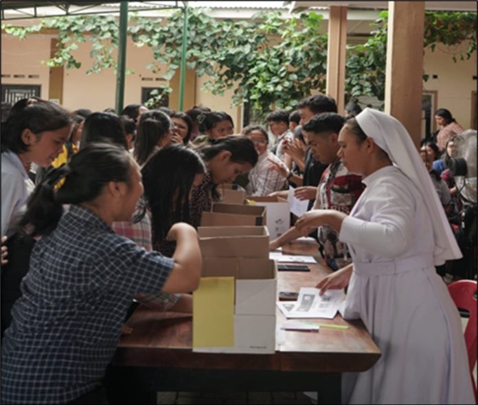 Proses pemilihan secara langsung dan demokratis dalam memilih calon ketua dan wakil ketua SEMA Sekolah Tinggi Pastoral
