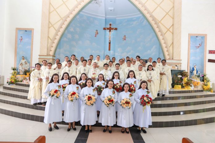 Syukur Kongregasi Suster SFD atas pesta hidup membiara para susternya selama 25, 40 tahun. (Sr. Filomena Turnip SFD)