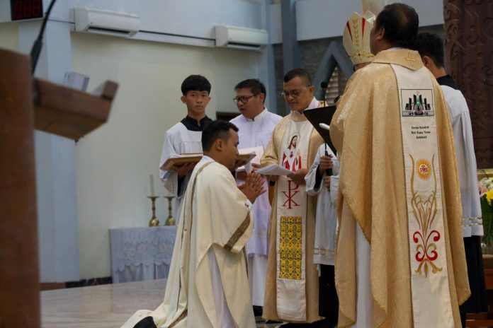 Tahbisan diakonat Frater Philip di Gereja Katedral Sanggau, Kalbar, Minggu 26 Januari 2025.