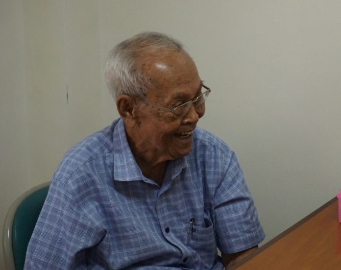 Titch TV bersama almarhum Romo Stanislaus Sutopanitro Pr dalam Program Bincang-bincang Panjang di Pastoran Kelapa Gading Jakarta, tahun 2023. (Titch TV Royani Ping)