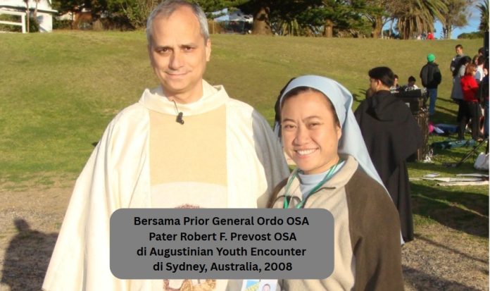 Bersama Prior General Ordo OSA Pater Robert Francis Prevost OSA di acara Augustinian Youth Encounter di Sydney, Australia, 2018. (Dok pribadi Sr. Felisitas OSA)