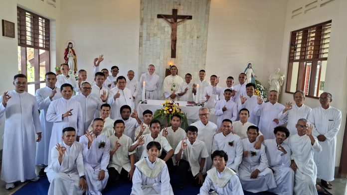 Para Novis, Postulan, dan bruder Kongregasi Bruder-bruder Santo Aloysius Semarang (CSA).