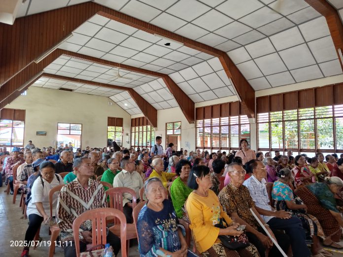 Perayaan Ekaristi untuk kaum lansia sengaja digelar sebagai wujud perhatian Gereja kepada mereka. (Febriola Sitinjak)