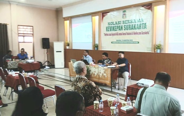 Romo Yohanes Gunawan, Pr dan Romo Yohanes Dwi Andri Ristanto Pr memandu Kolasi Bersama Kevikepan Surakarta di Gereja Santa Maria Fatima Paroki Sragen, Jawa Tengah, Kamis 21 Agustus 2025. Moderator acara Romo Leonardus Dwi Hananto Pr. (Ist.)