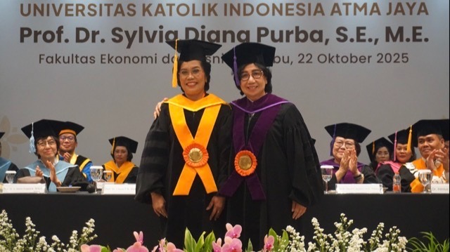 Guru Besar baru Unika Atma Jaya Jakarta Prof Sylvia Purba dan Prof. Sylvia. (Unika Atma Jaya)