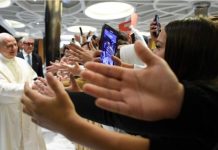 Paus Leo XIV kepada Kaum Muda: Jangan Hanya Terpaku Lihat HP Saja, Sesekali Lihat dan Pandanglah Langit