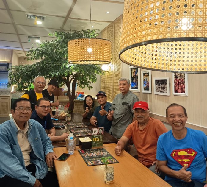 Reuni kecil di Bintaro Tangsel bersama almarhum Surasto Pramuji (nomor dua dari kanan depan). (Merto Tulus)