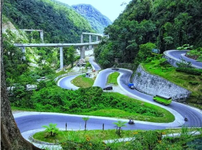 Ilustrasi - Jalan naik menanjak tajam. (Indozone)