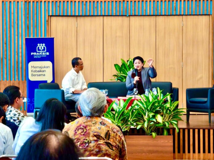 Narasumber utama dalam diskusi serial ke-16 Praksis adalah Prof Connie. (Praksis)